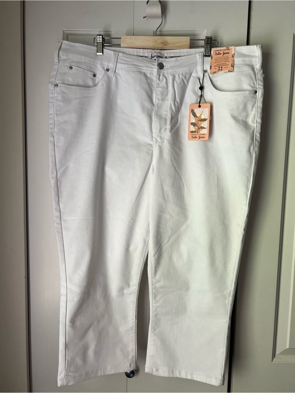 Suko Jeans 22w white jean capris